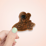 1 Kunstlederlabel "Astronaut & Rakete"